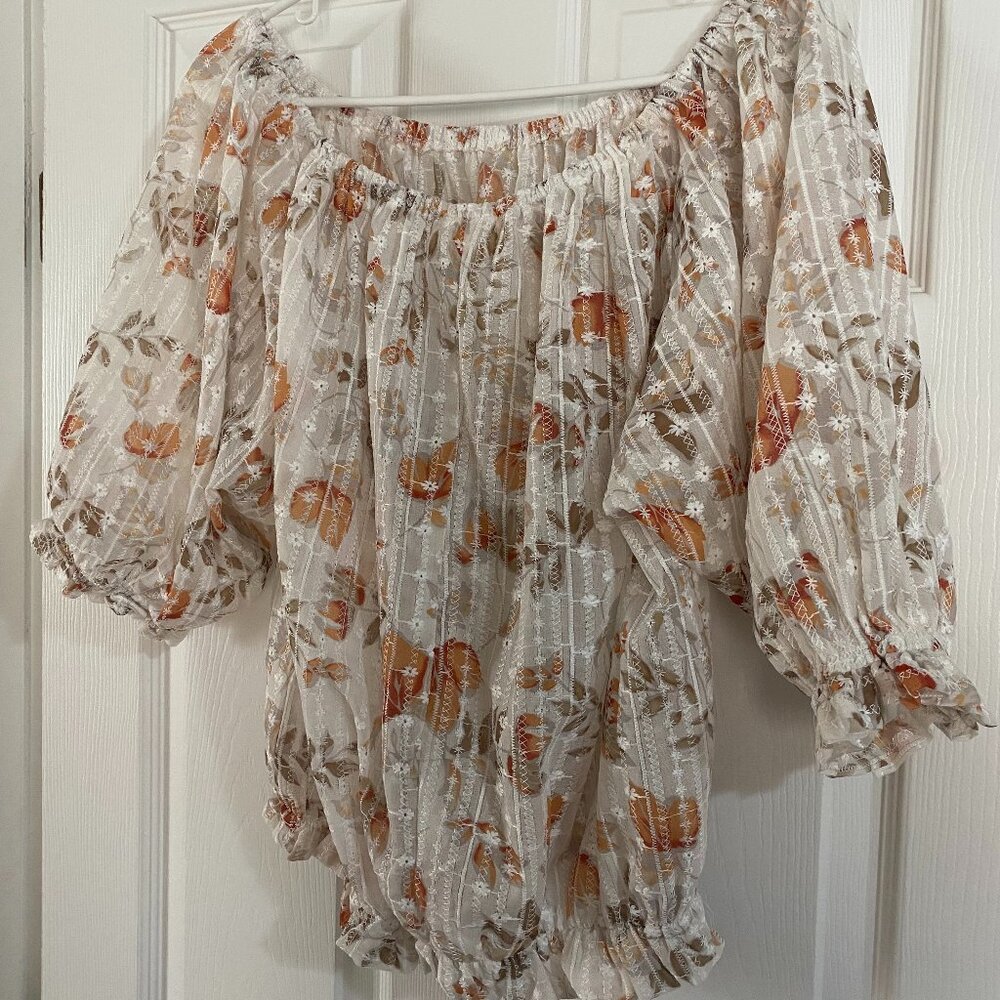 Elegant flowery blouse